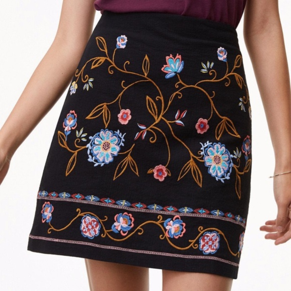 Ann Taylor LOFT floral embroidered mini skirt